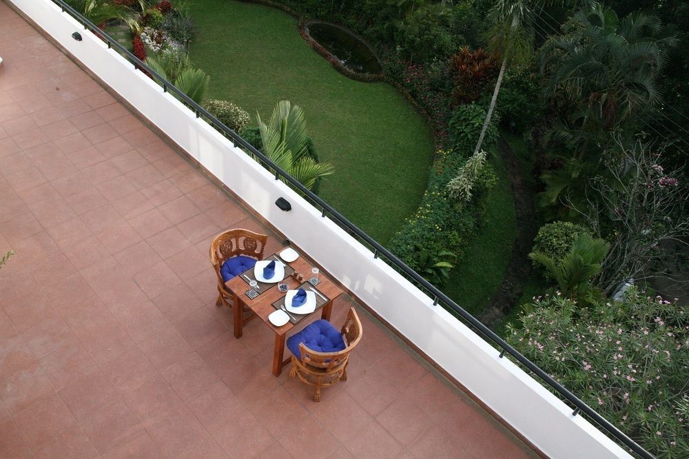 Mowbrey House Hotel Kandy Buitenkant foto